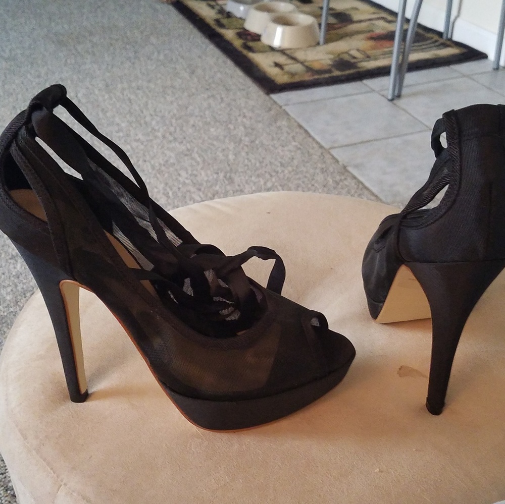 Black mesh shoe with wrap around ribbon